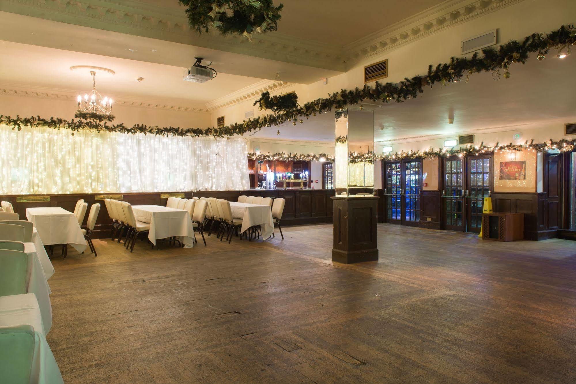 Russell Court Hotel Dublin Exterior photo