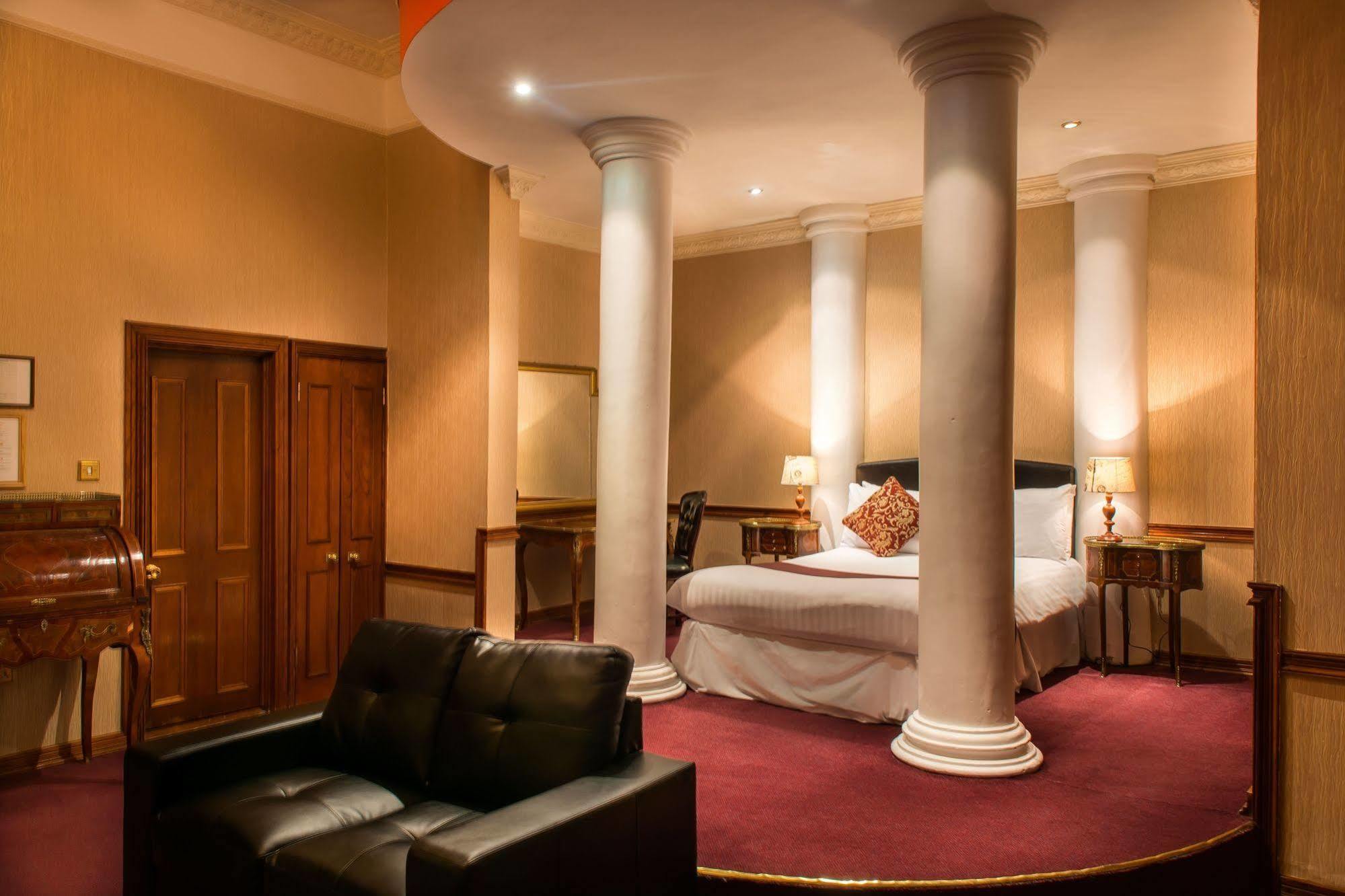 Russell Court Hotel Dublin Exterior photo